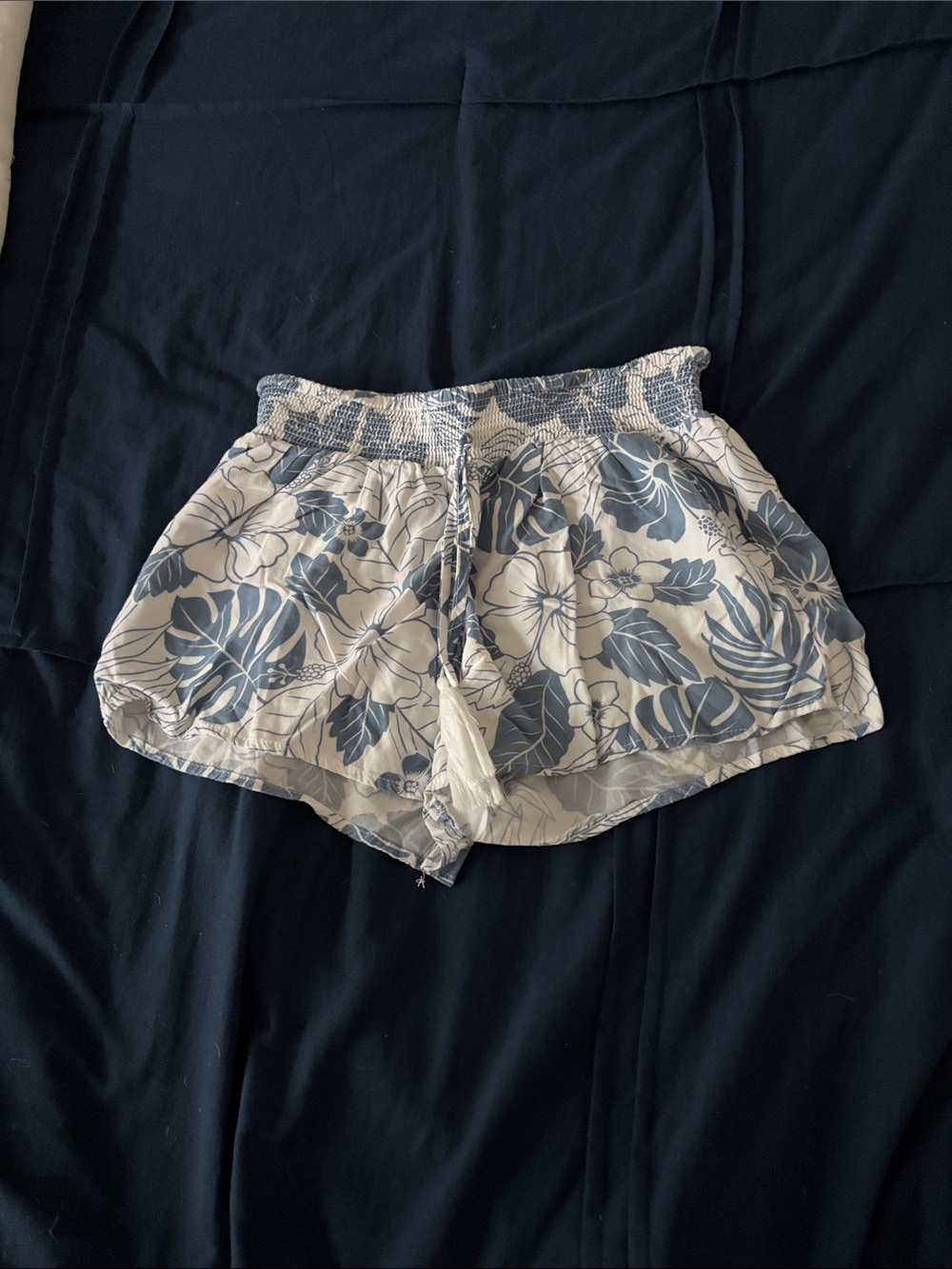ocean drive Floral Print Smocked Waist Women’s Shorts - Blue/White